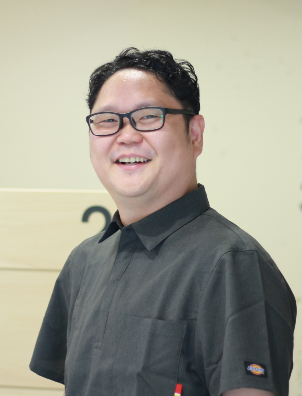 山﨑 領介